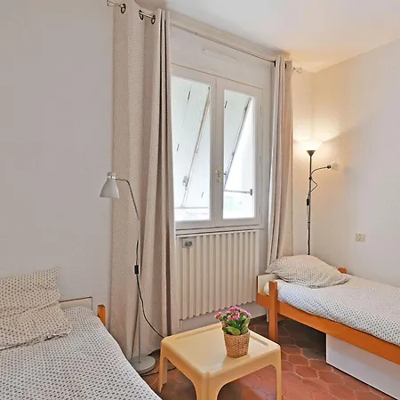 De La By Interhome